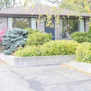 Richview Gardens Suite, 3-bdr Apartment Toronto